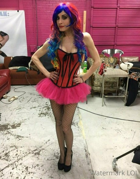 naughtyjeeper801f beautiful model galleries