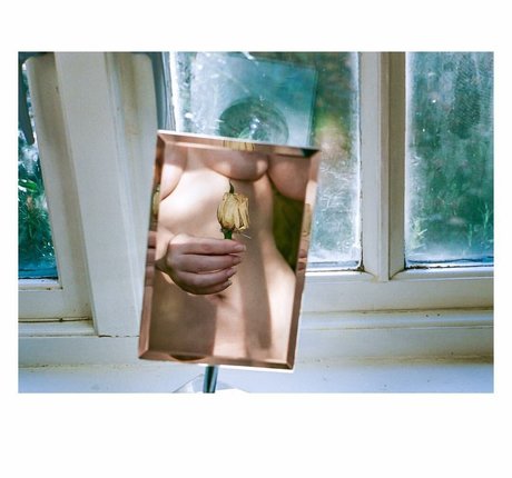 Tan Smith model hot archive