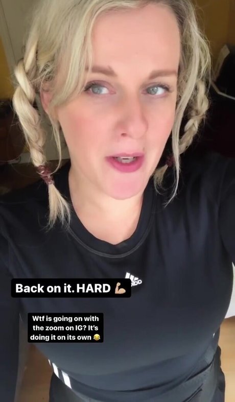 Tan Smith star nude pic