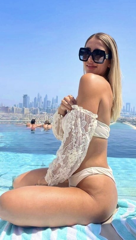 Georgian Daisy Bauer sexy star picture