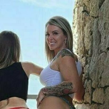 Sweetvickie adult model pic