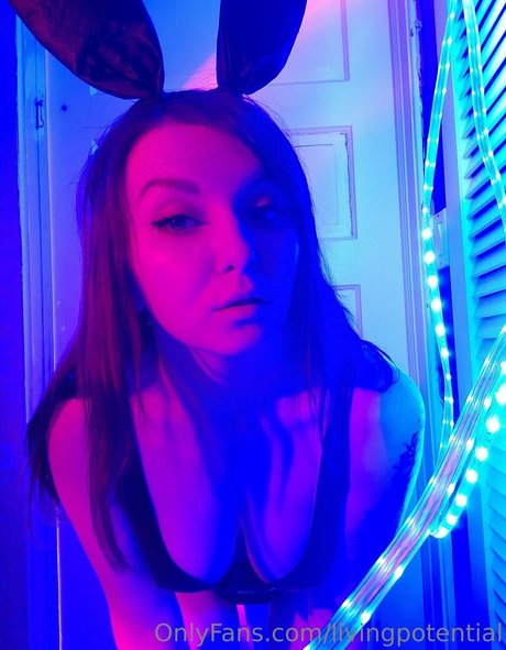 livingpotential model top photos