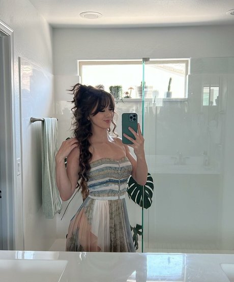 Pieceofmoo pornographic star galleries