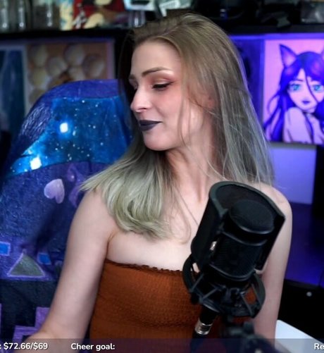 IceTokki erotic model archive