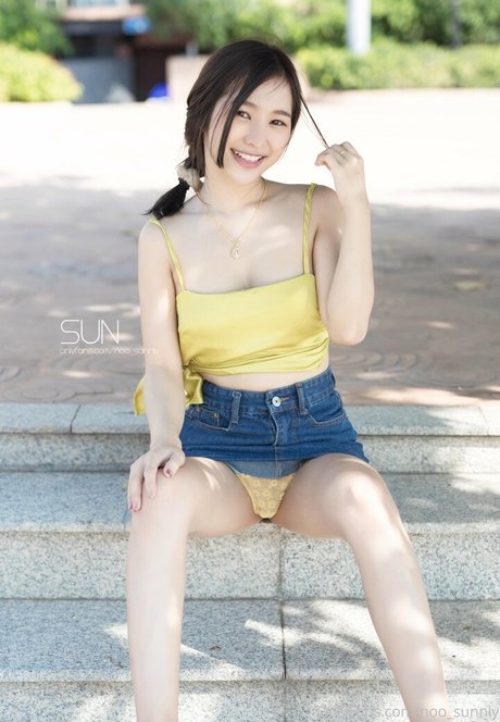 noo sunnly pornstar pretty photo