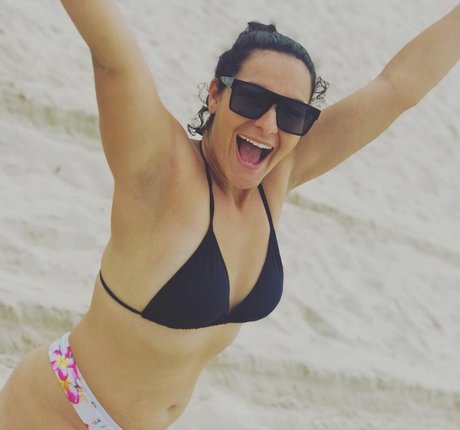 familiasemdestinooficial model hd pic