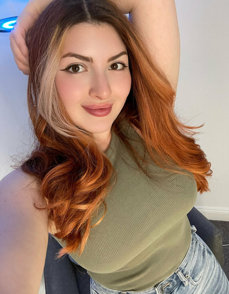 amyaugusttease nude star pic