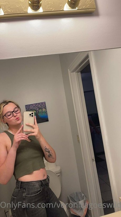 veronicagoeswild model pics