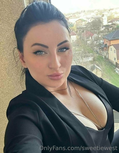 sweetiewest star naked picture