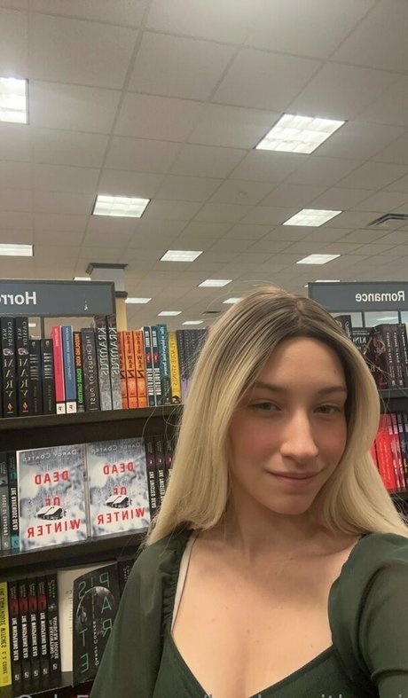 books withaeri sexy actress picture