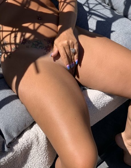 ukhotwifecouple model top picture