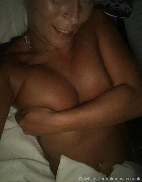 ukhotwifecouple Quick photo