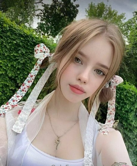 crln carolyn pornographic model pictures