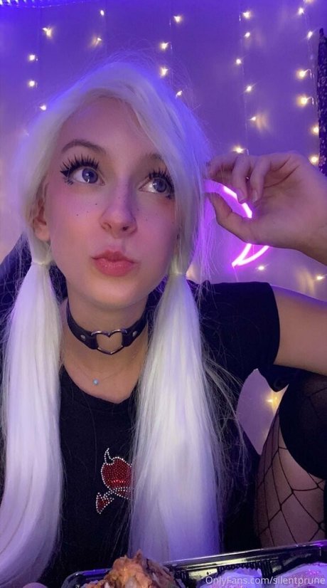 Silentprune naked pornstar image