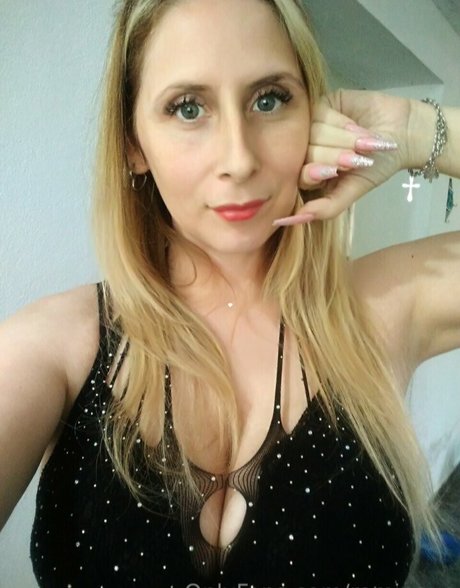 Rominavc pornstar naked pic