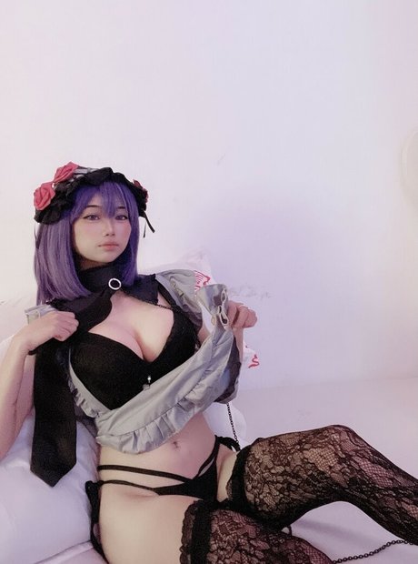 Akari Cos star nude pictures
