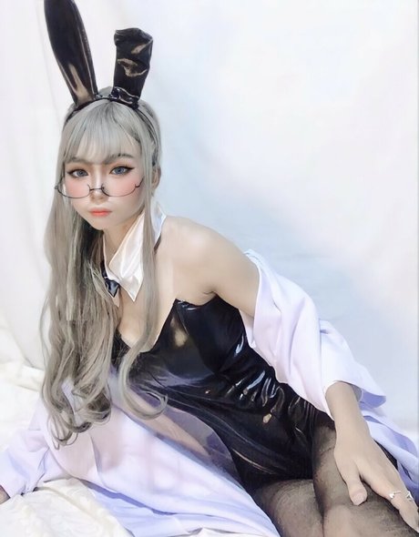 Akari Cos erotic model images