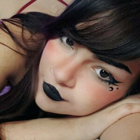 slvt4skooma nice model picture