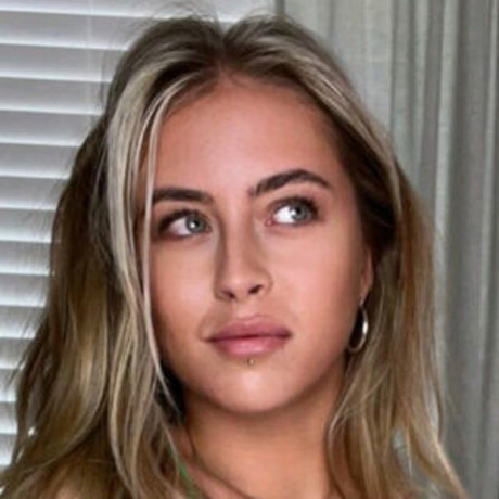 Chantelle Warnock model hd image