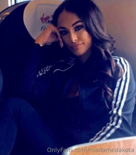madamedakota hot star pics