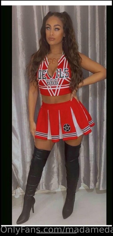 madamedakota pretty star photo