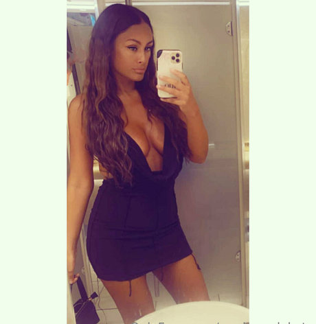 madamedakota model pornographic pictures