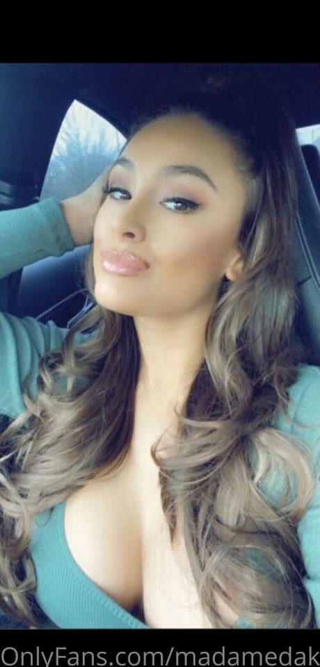 madamedakota model hot photos