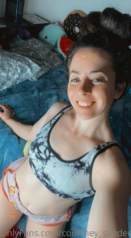 Courtney Sanderson model naked gallery