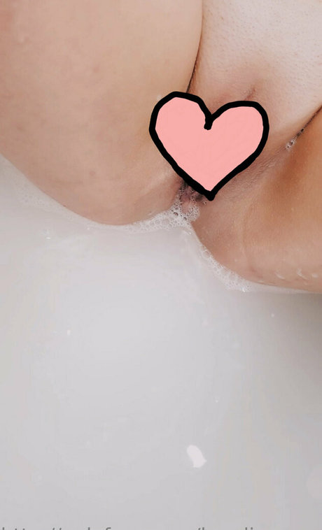 karolinaem free model erotic photo