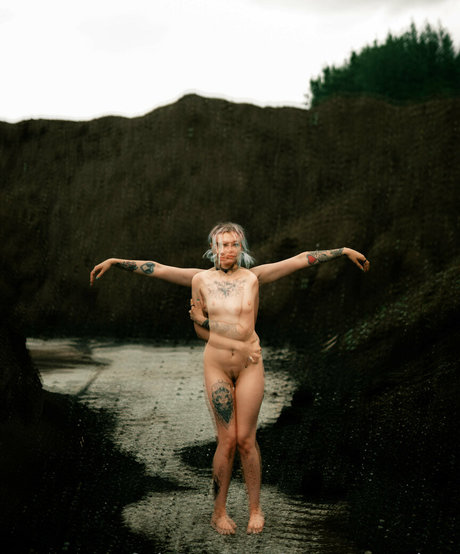 lunartemptations model art pic