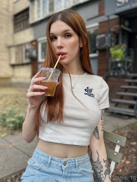 emmii ts nice pornstar photo