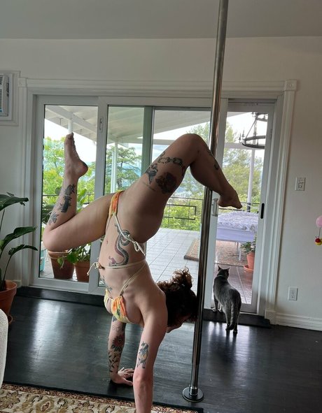 blonde small tits onlyfans top img