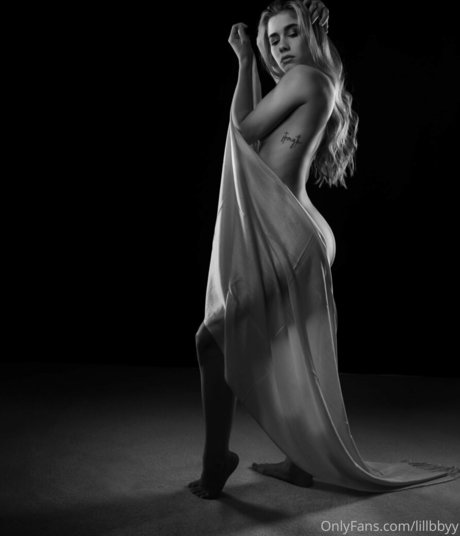 Lillbbyy model exclusive archive