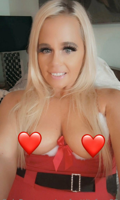 perfecttitsfree22 naked star photo