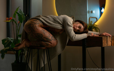 Stephanie Paul model best pic