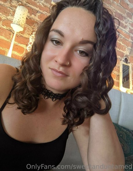 sweetanduntamed model top pic