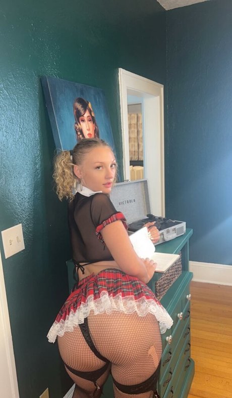 Princess Olivia sexy actress img