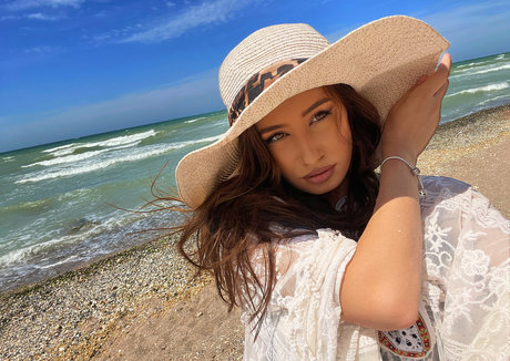 madalinarmocanu pornographic model img