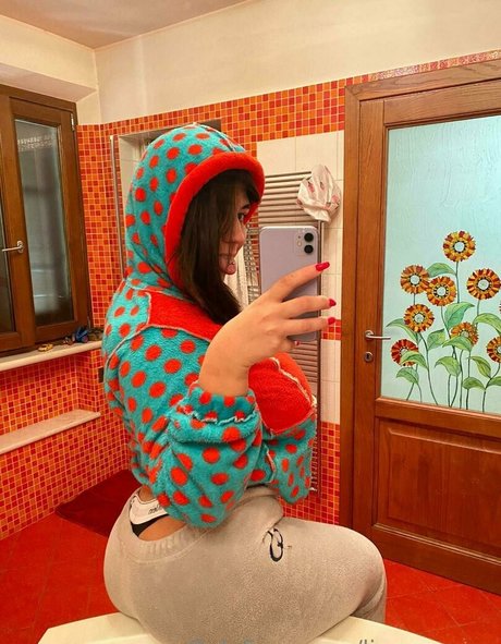 liagomezzz nude actress photo