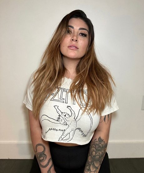 Ashlynn Arias model exclusive pics