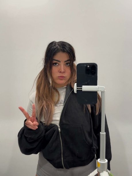 Ashlynn Arias pretty actress photo