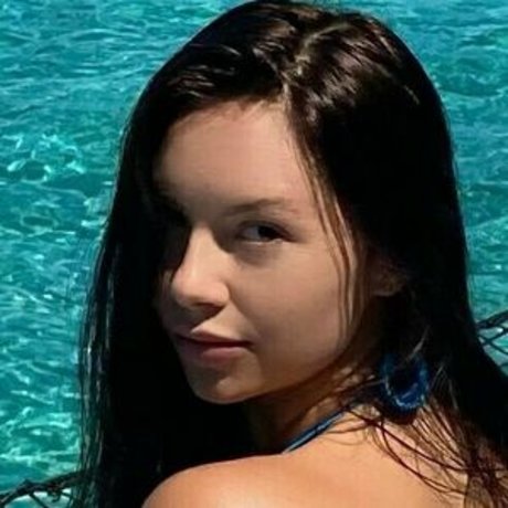 dick rate queen model pretty picture