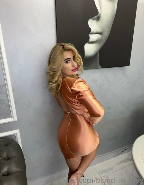 blondiiie rose top pornstar picture
