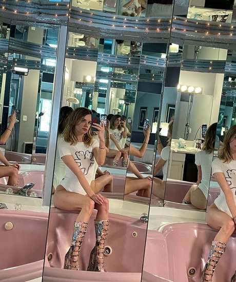 Dasha Nekrasova pornstar naked images