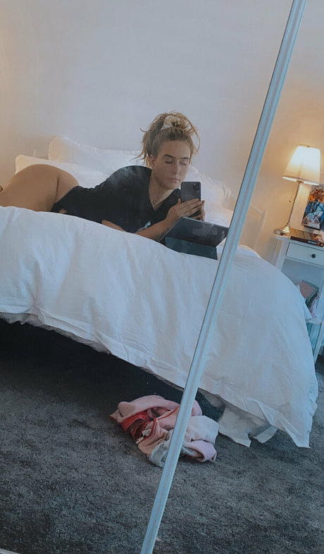 Elle T art actress archive