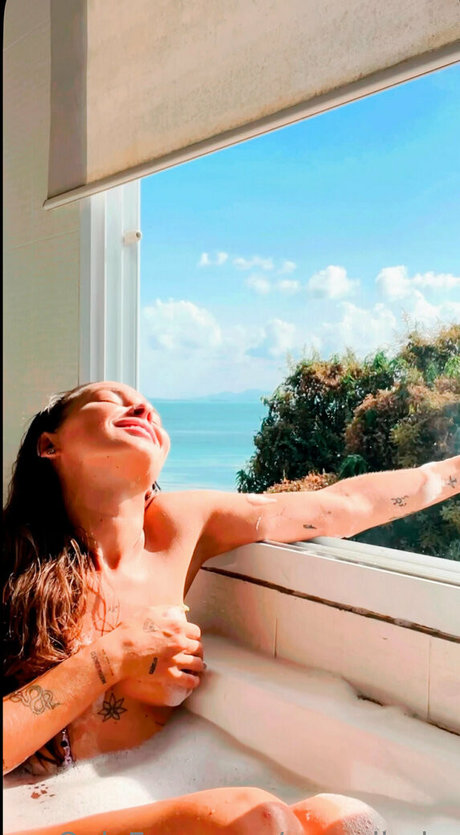 cutienaomi hot actress photo