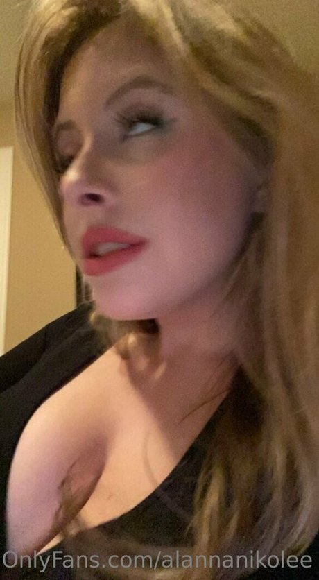 alannanikolee pornographic actress photos