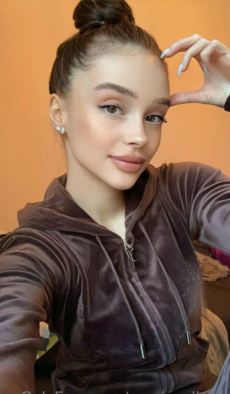 aryaincollege erotic model img