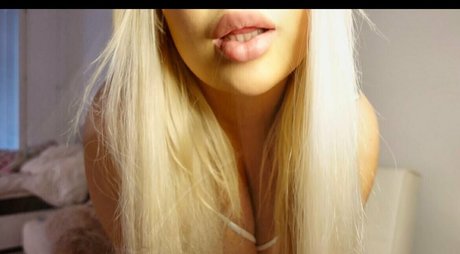 emiliiiaxfree pornographic model photos