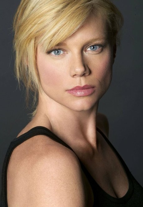 Peta Wilson hot actress images